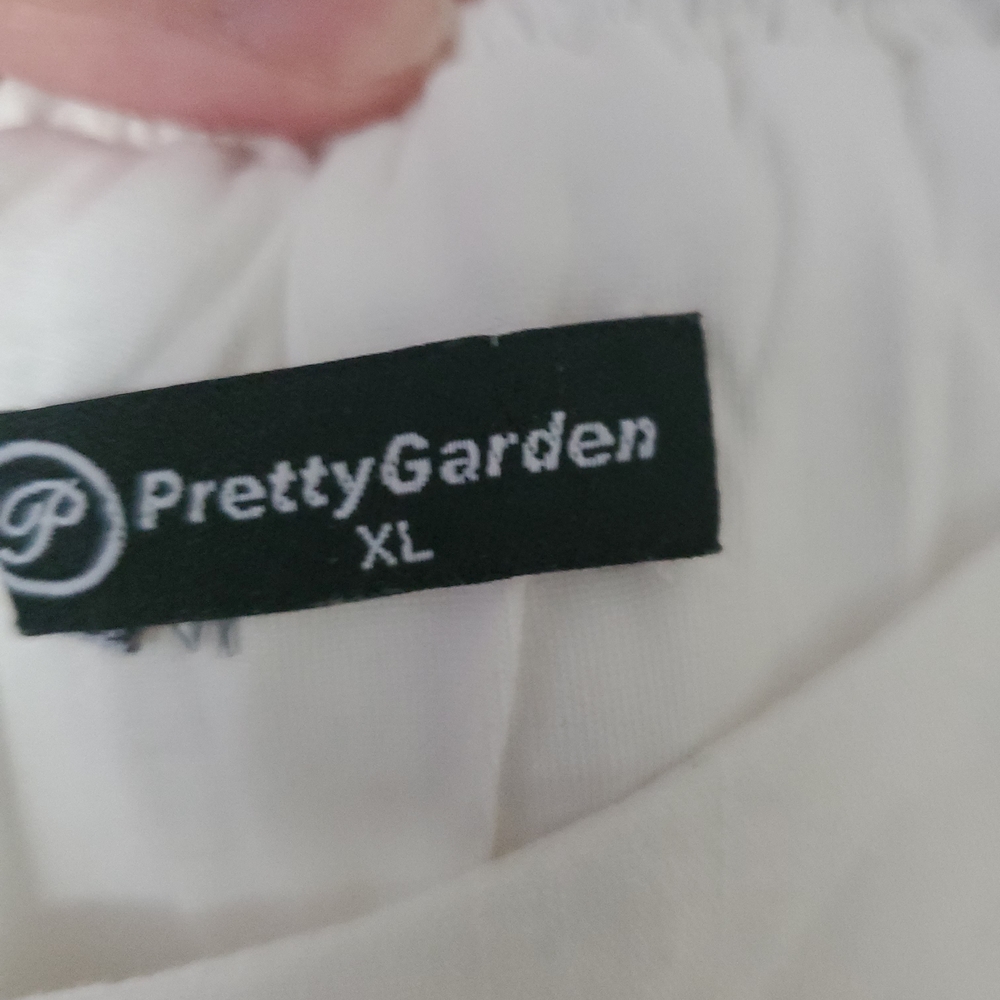 PrettyGarden 2 Piece Set - Picture 2 of 3